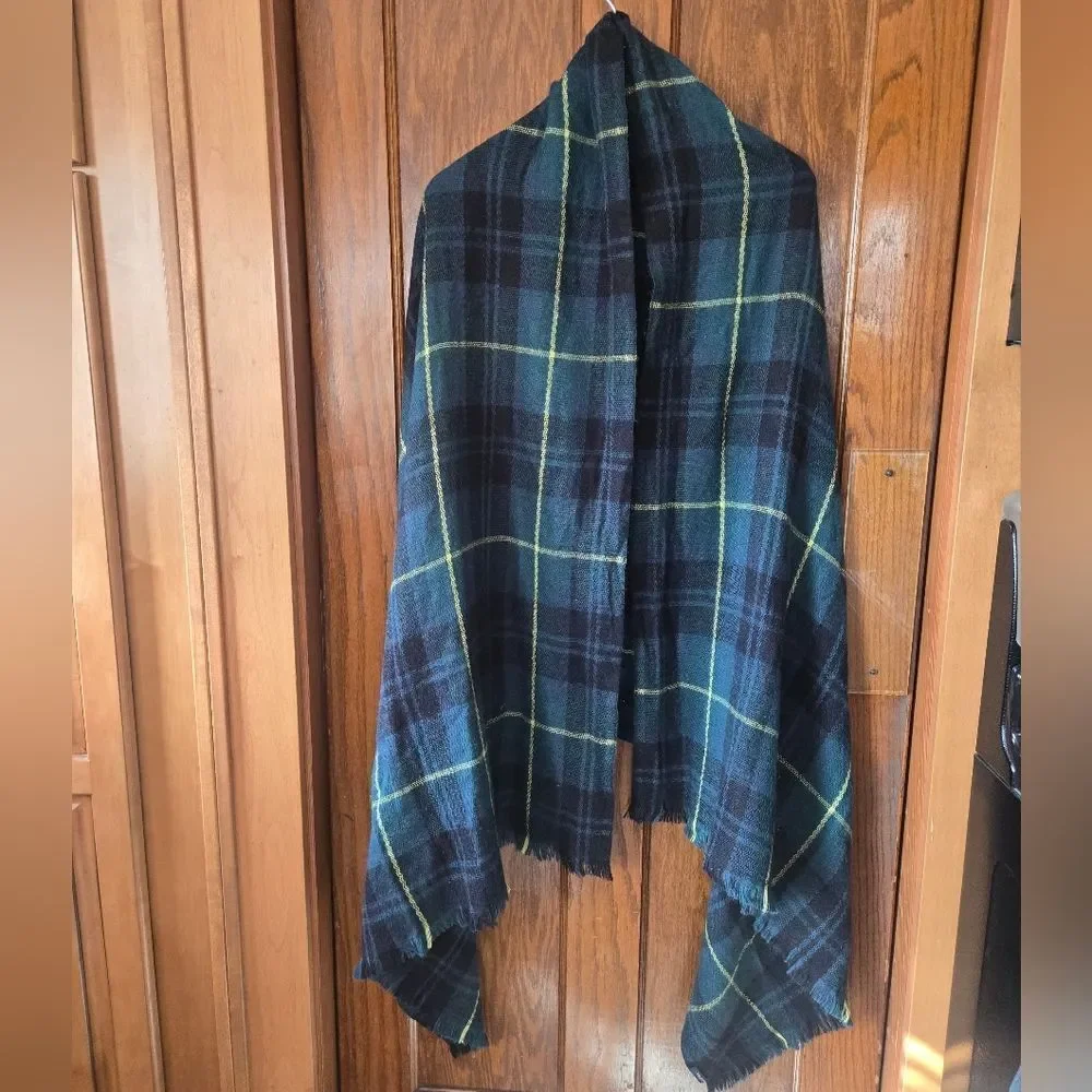 Banana Republic Plaid Scarf Wrap In Navy And Green